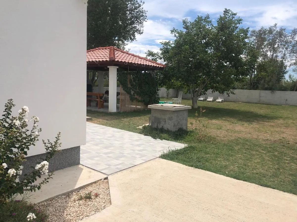 Holiday Home Visnja Нин